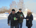 Библиотекарь Центральной усадьбы совх. «Уваровский» провела поздравительную уличную акцию, приуроченную ко Дню защитника Отечества