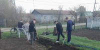 Волонтёры 10 "б" класса помогли ветерану педагогического труда - Иссинский район