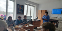 В Центральной районной библиотеке р.п. Исса состоялись праздничные посиделки клуба для пожилых «Седая юность» - Иссинский район